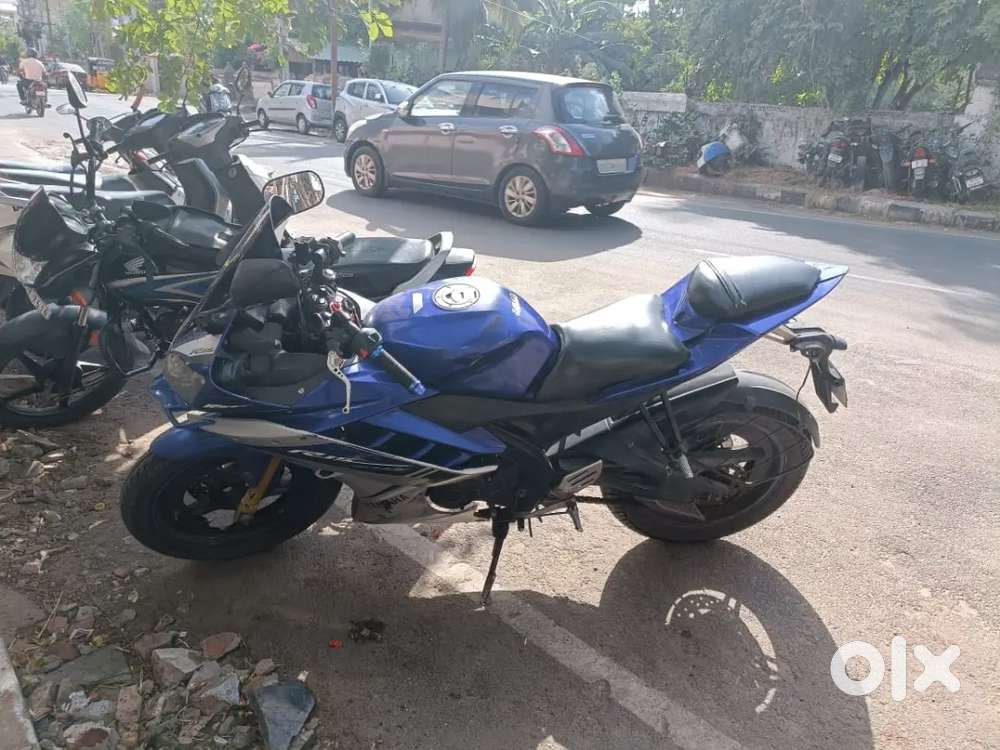 Yamaha R15 V2 model