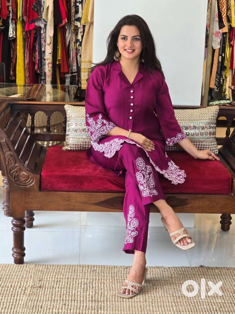 Discount Sale of Women' Kurtis, Salwar suits & Gowns