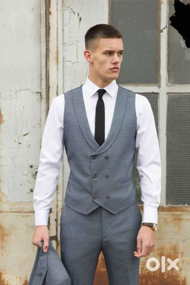 Brand  new Raymond cloth 4 peace suit