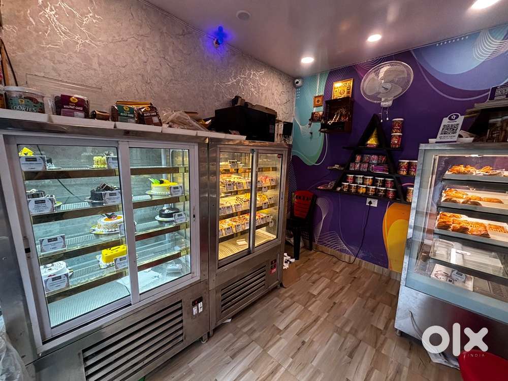 Cake shop’s COLD and HOT COUNTER