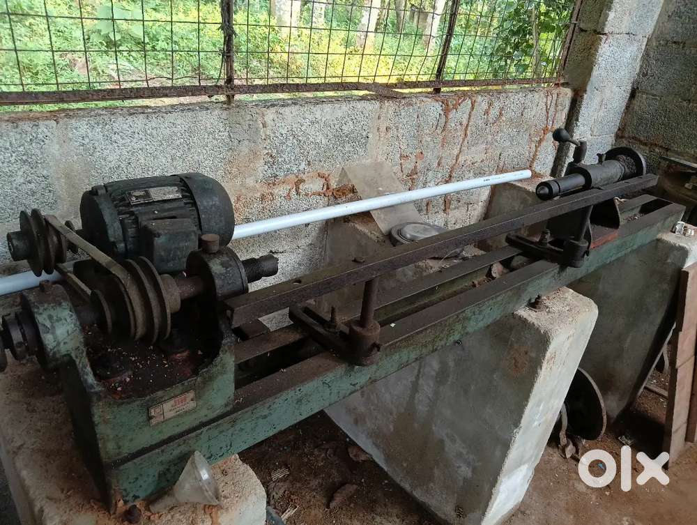 Wood meshines availble,very good condition.