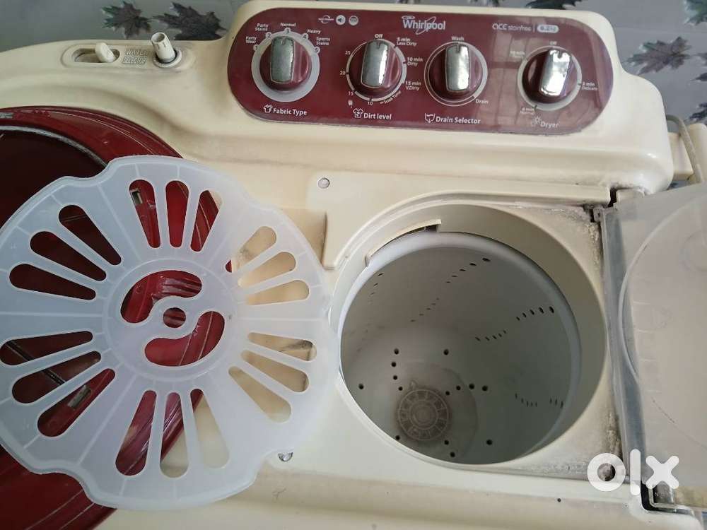 Excellent Whirlpool semi automatic washing machine 8.2 kg with wheels