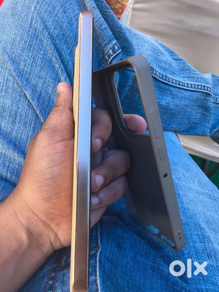 8/256  bill box charger available mobile in warranty