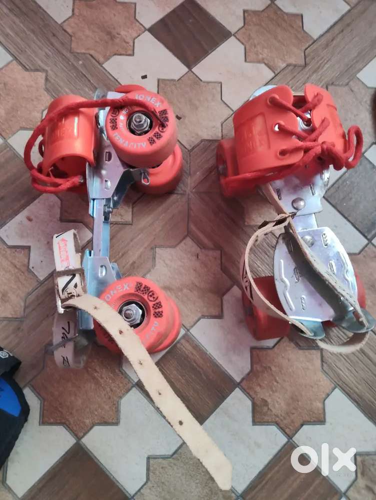 Skating shoes