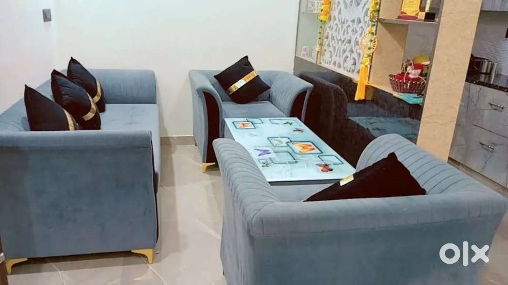 5 seater sofa with center table
