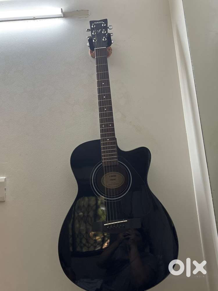 Yamaha Accoustic Guitar- 7000