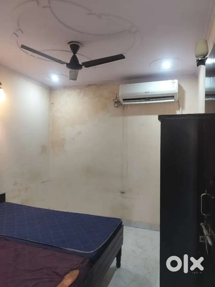 2BHK Flat Fully Furnished B-Block walking distance metro