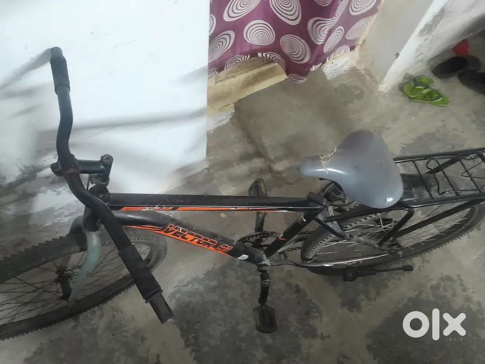 Good condition cycle and having chain break