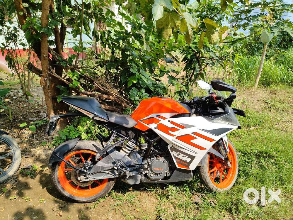 Only 23000 driven, rear tyre is totally new.