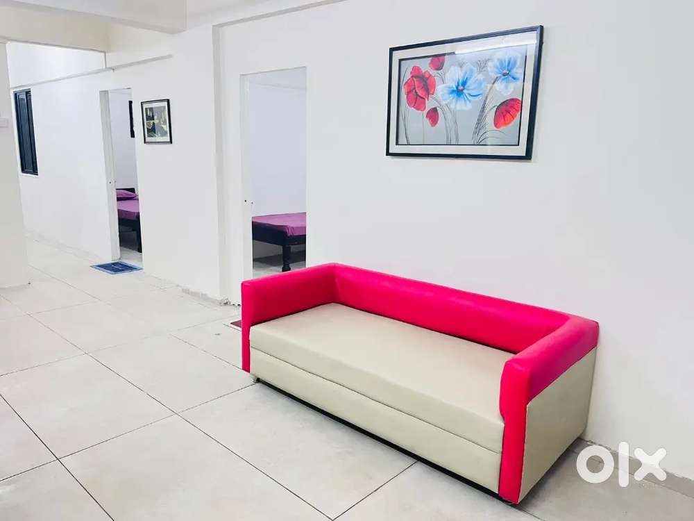 Boy's And Girl's Pg Available In Nearby Railway Station