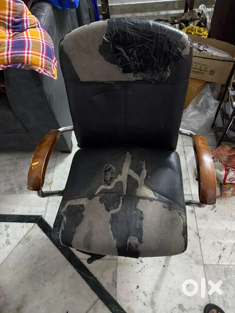 Chairs/tables