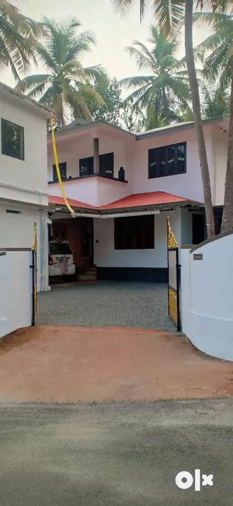House with front building rooms for sale