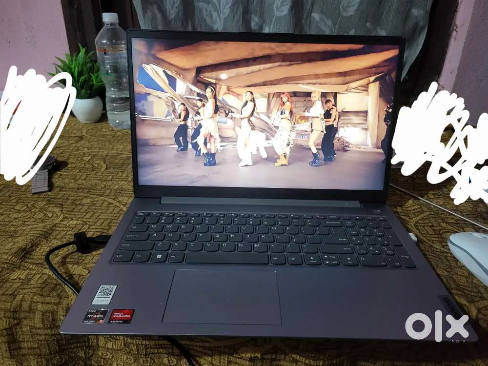 Lenovo V15 AMD Ryzen 5 Core 7520U - 16 GB/512 GB SSD/Windows 11 Home