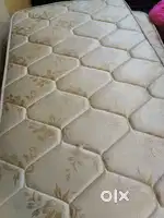 Safari mattress 6 months old worth 11000₹