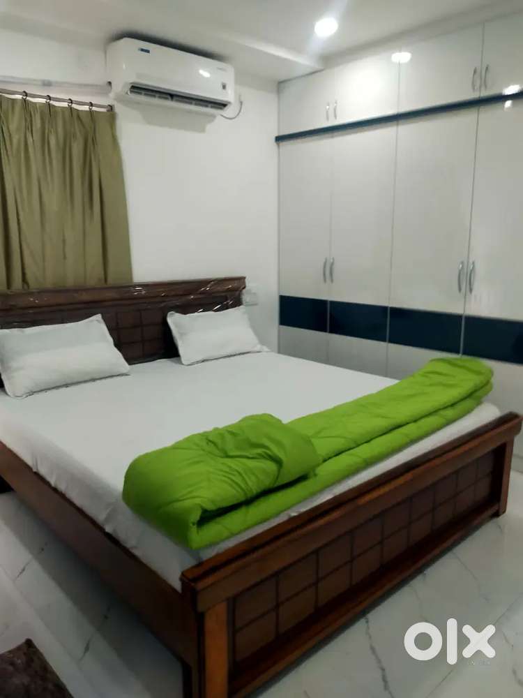 8 rooms and and restaurant running hotel lodge rent Panjagutta somaji