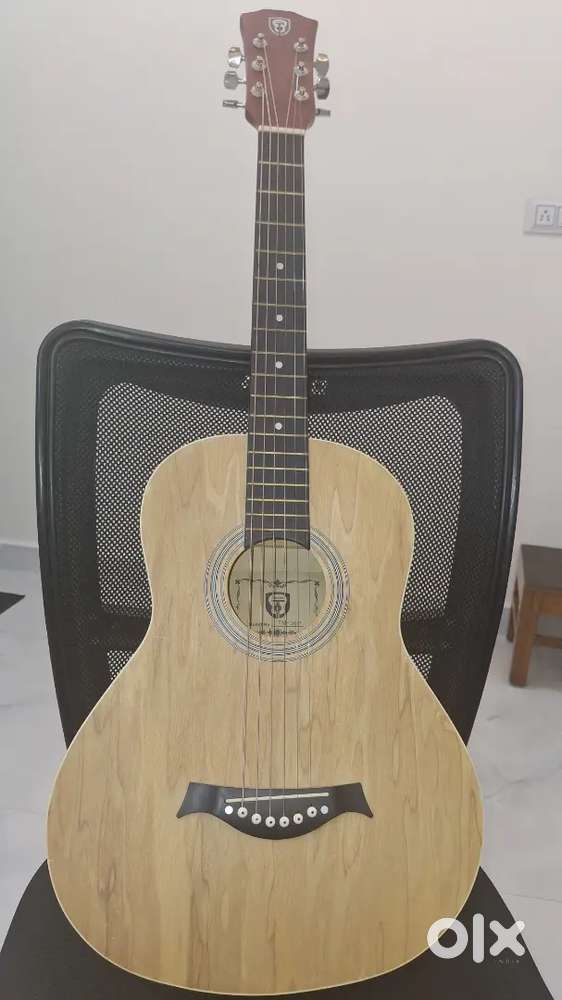 Excellent Condition Guitar for

Sale!