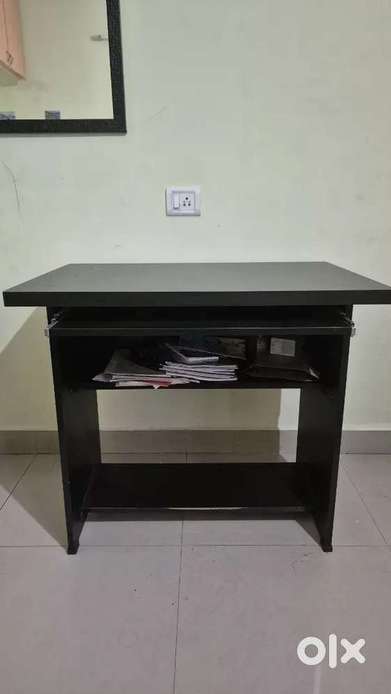Computer table for sale