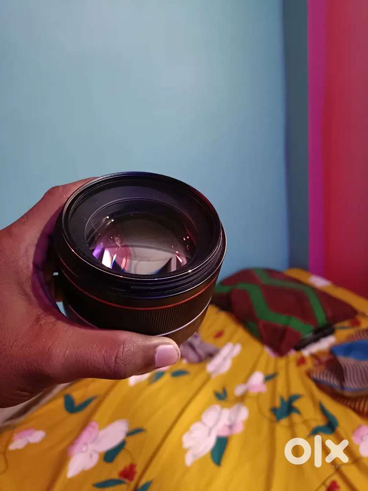 Samyung EF 85mm 1.4 Auto focus with rf Adovter