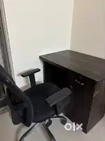 Very new computer tabke with chair