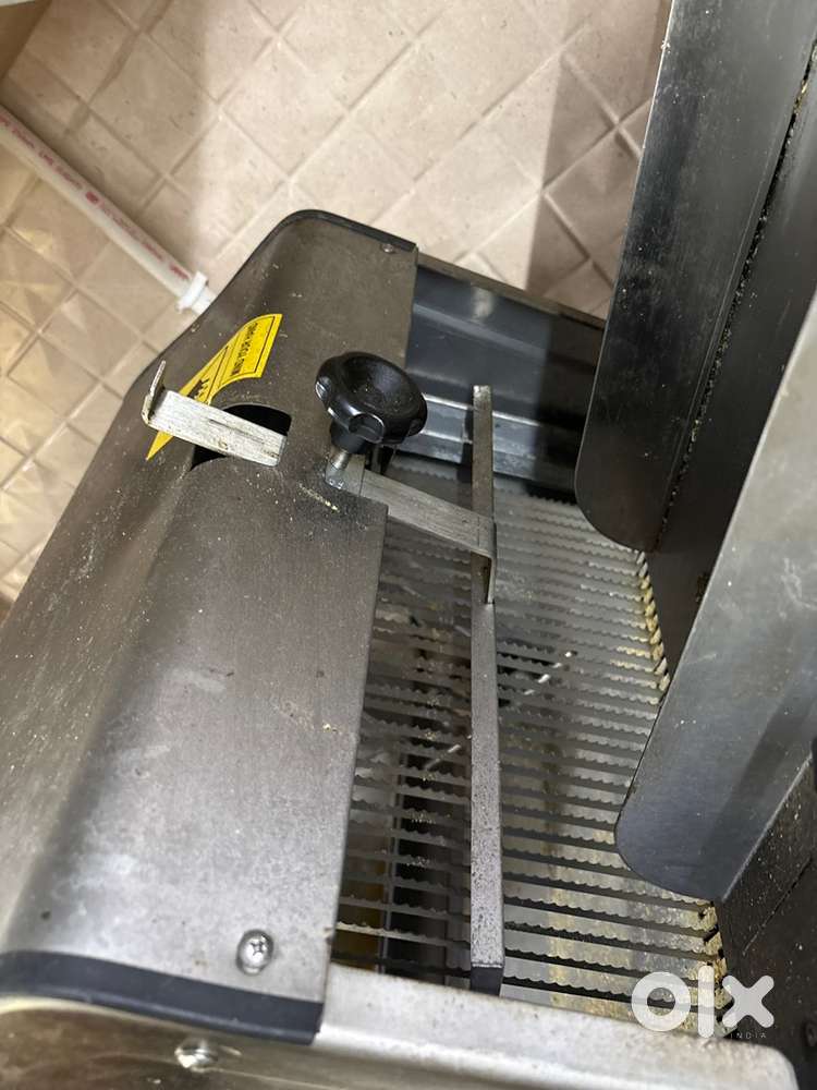 Bread cutter