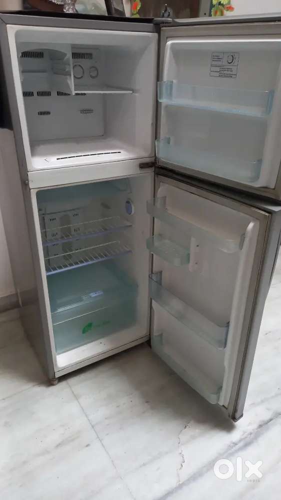 SAMSUNG 250 LITRE FRIDGE