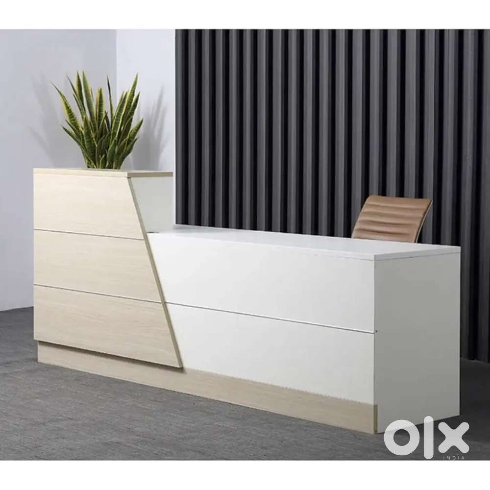 Receptionist