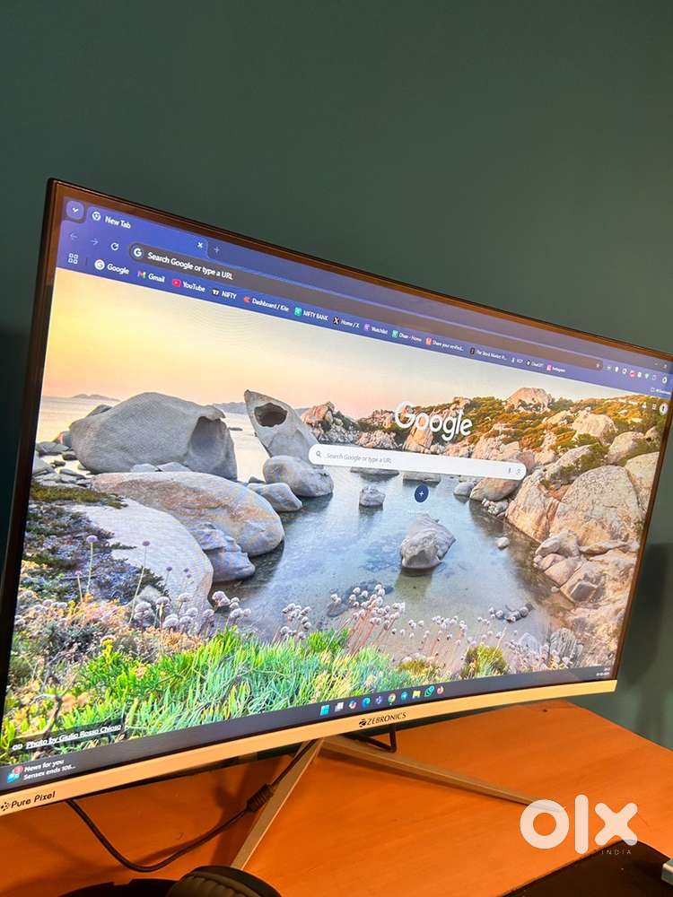 32 Inch Curved Monitor with best condition