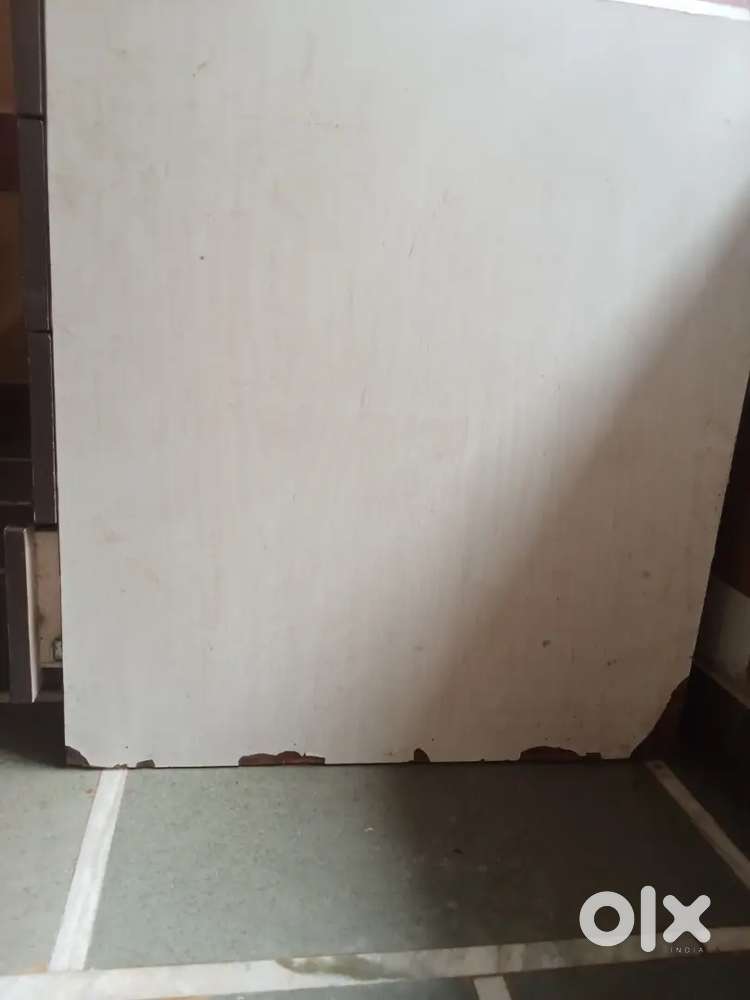 Computer table kautar