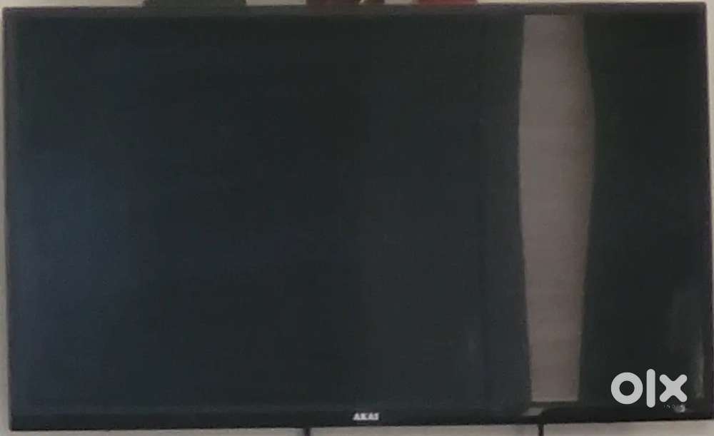 LED TV AKAI (32 inches) GTPL Dish box free (1500Rs)