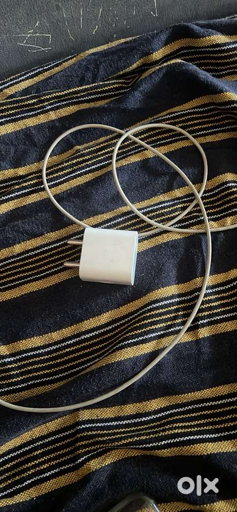 original iponeligtning to c adapter and cable urgent sale