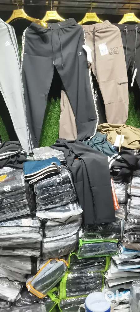 show room me kam Krna h  sirf fold Krna h