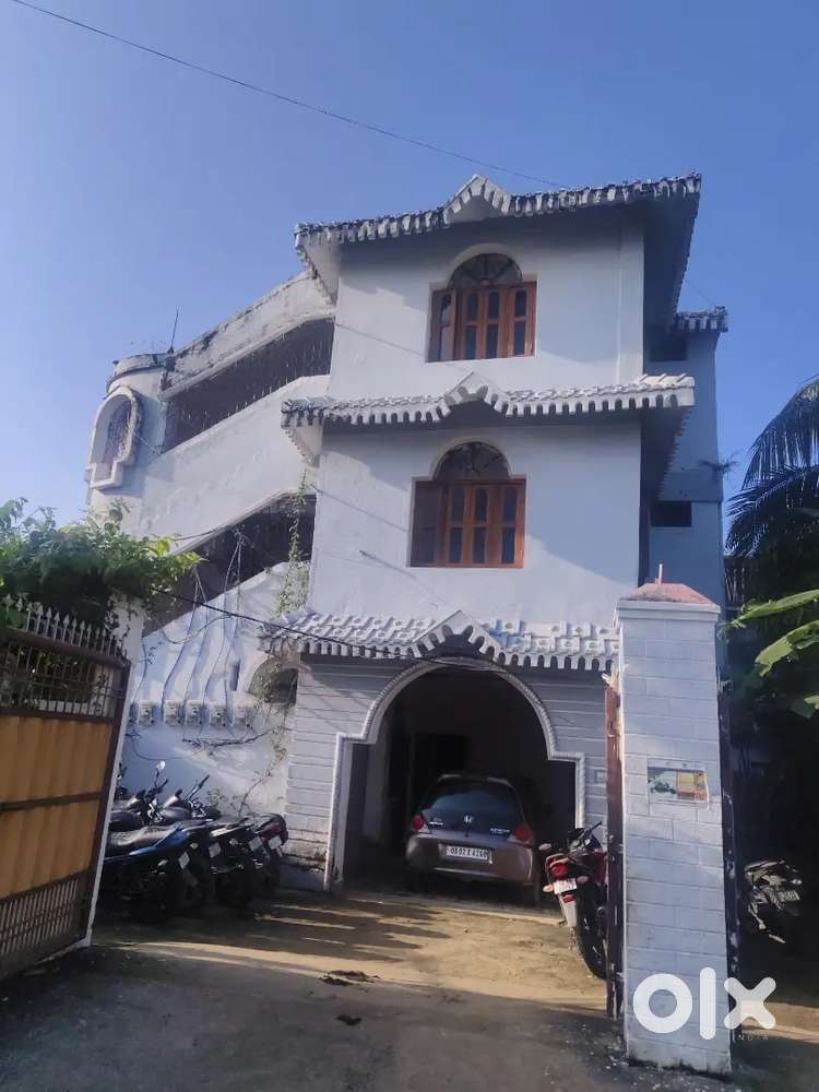 Affordable bachelor accommodation with Bike parking and free WiFi