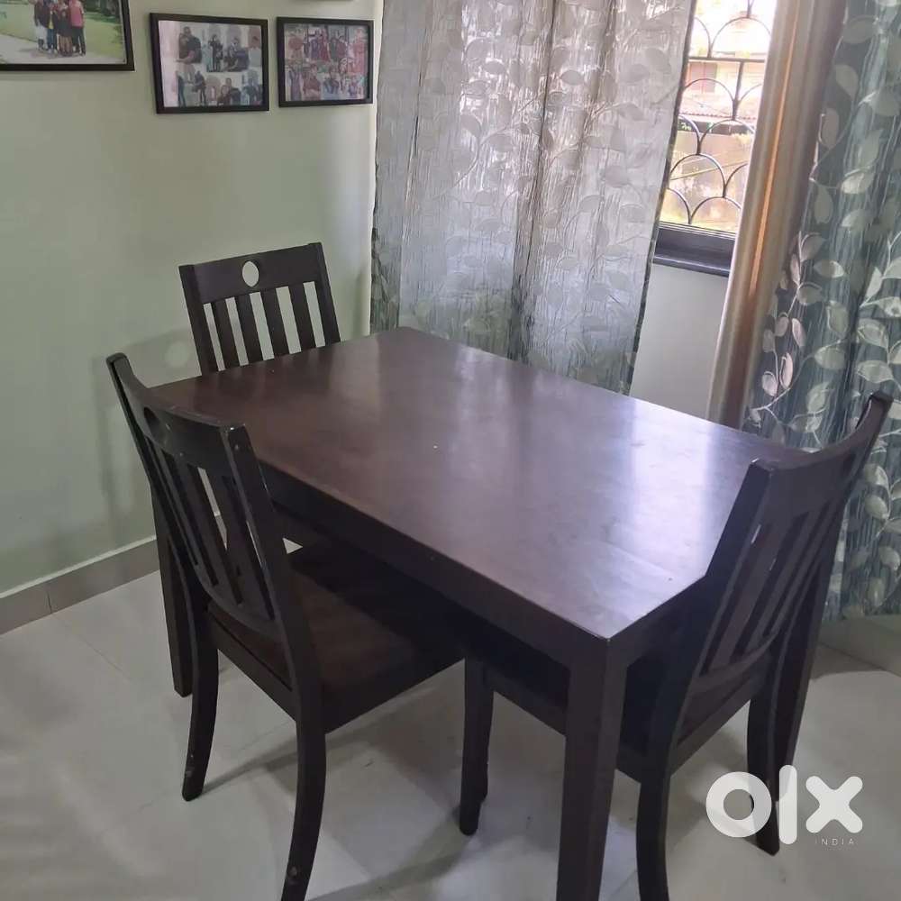 4 Seater Dinning Table