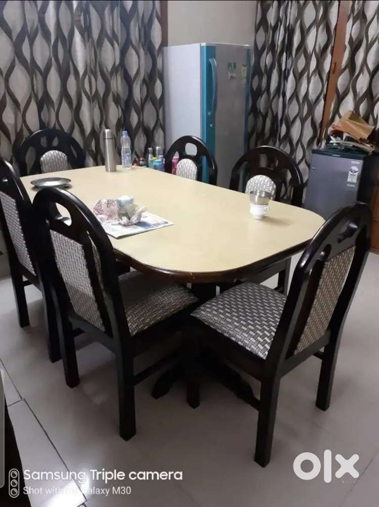 Dining table (Available in Chandigarh)