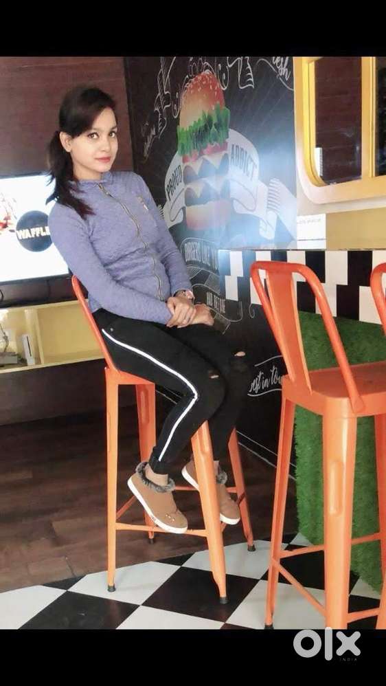 Female model required for advertising