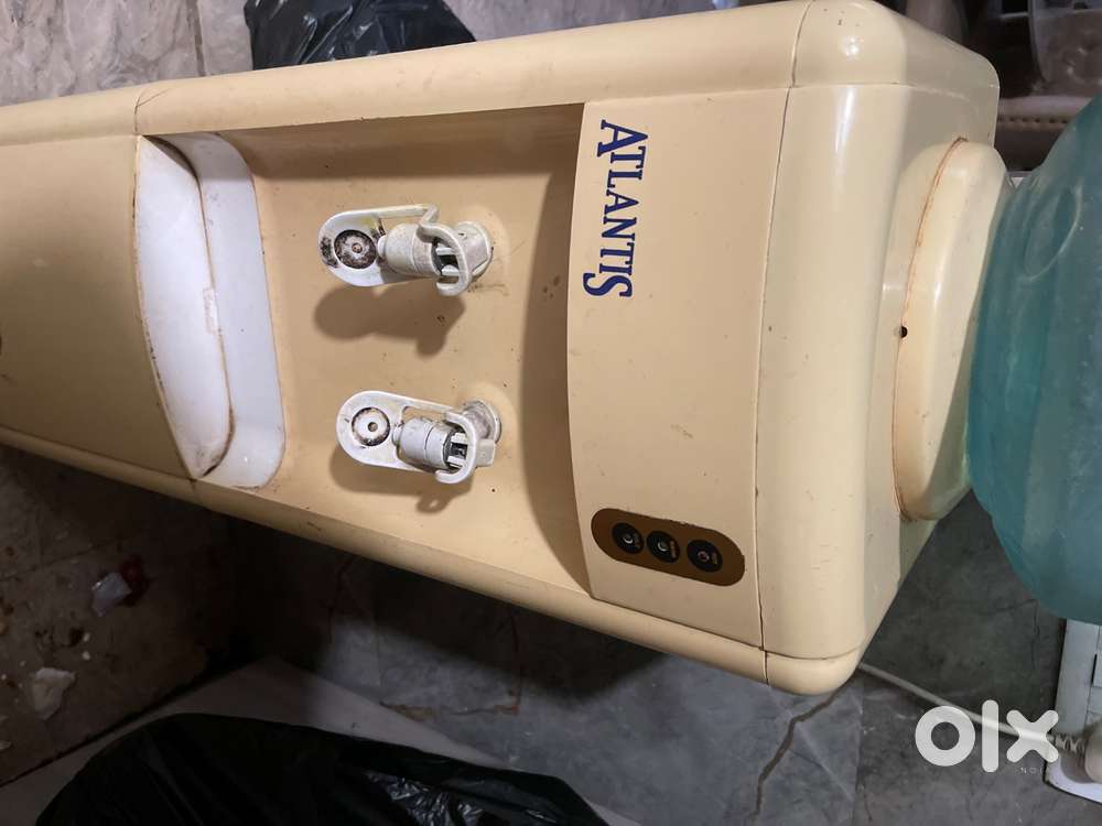 Water dispensar clean working condition
