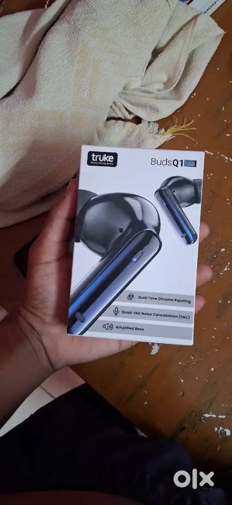 Bluetooth earbuds