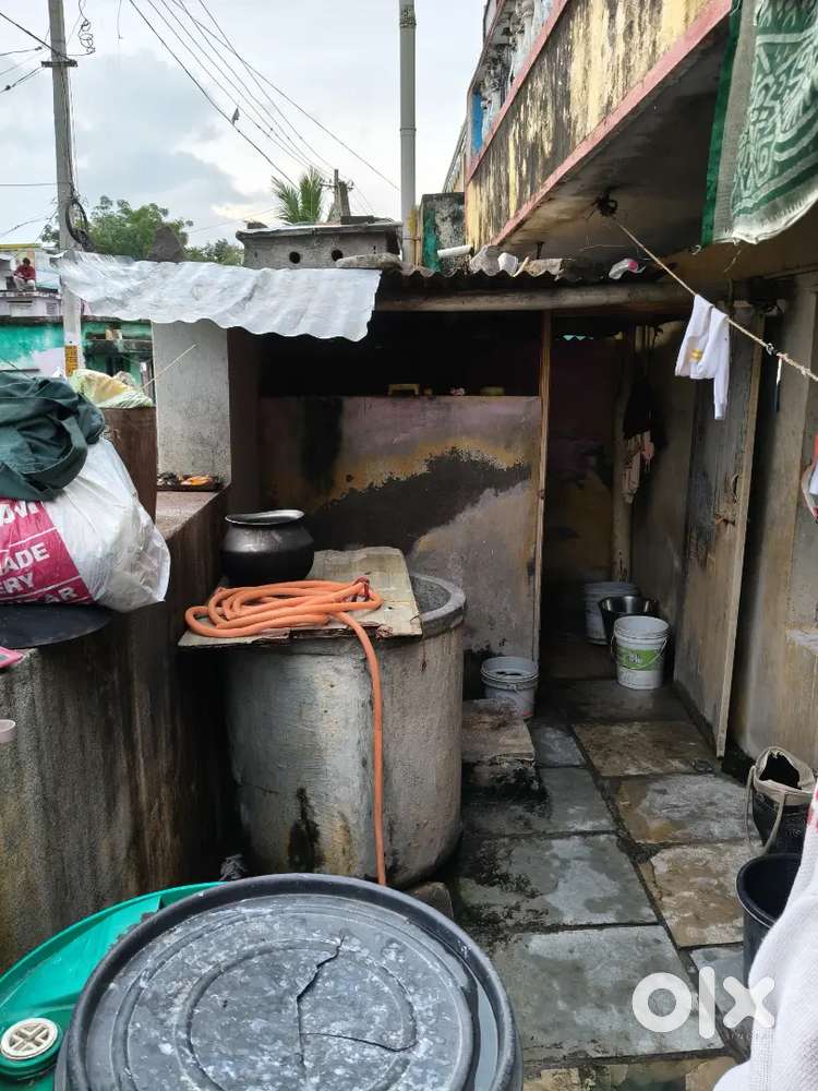 House for sale 30*40 dimensions old house about 20years un furnished