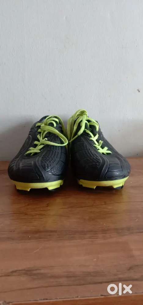 Football boot nivea dominator 2.0 size-ind\uk 9 for sale