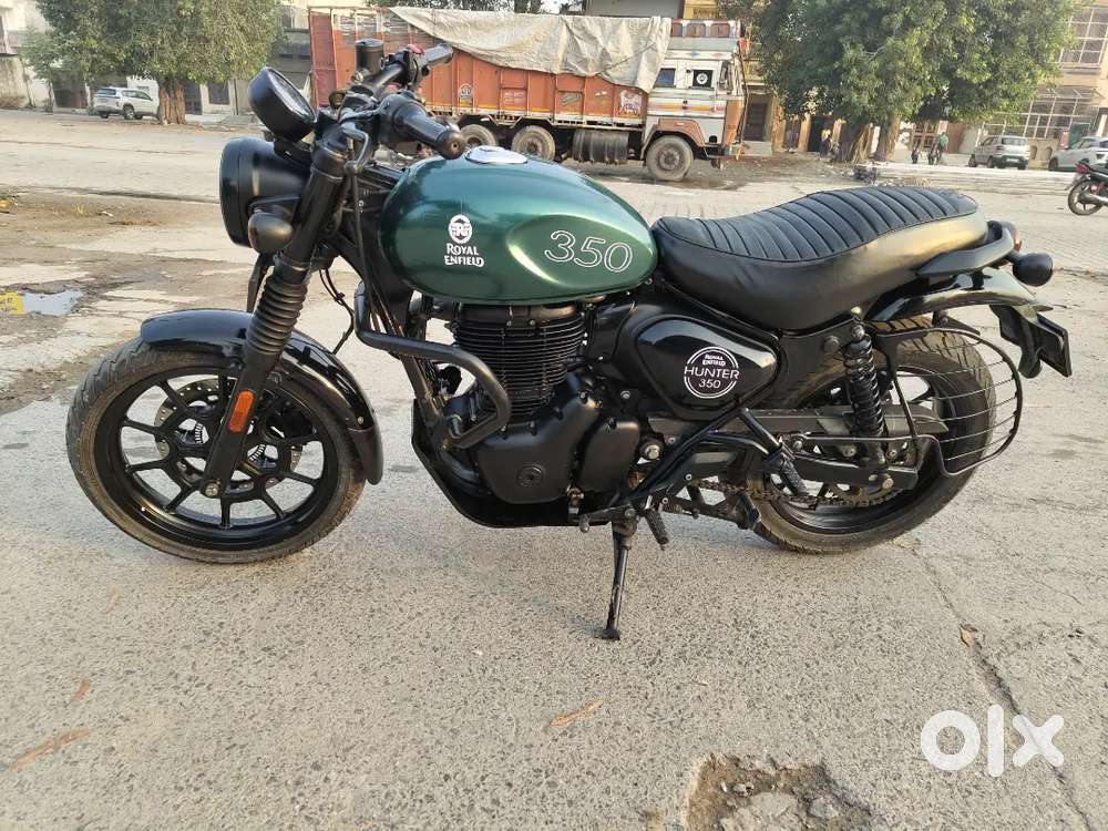 Koi kmi nhi h bike ok h tank wrap kr rhka h original colur rebal black