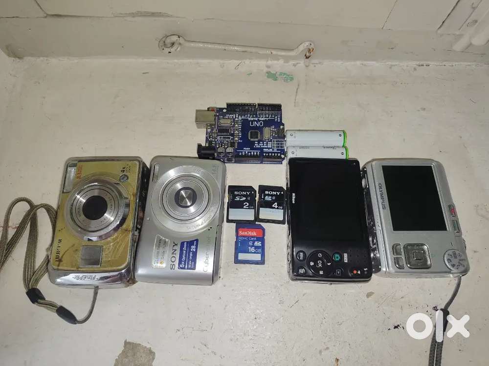 Cameras, memory cards, chargebal battrys and Arduino uno