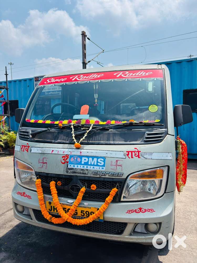 Tata magic express passanger BS#4 in good and running condition .