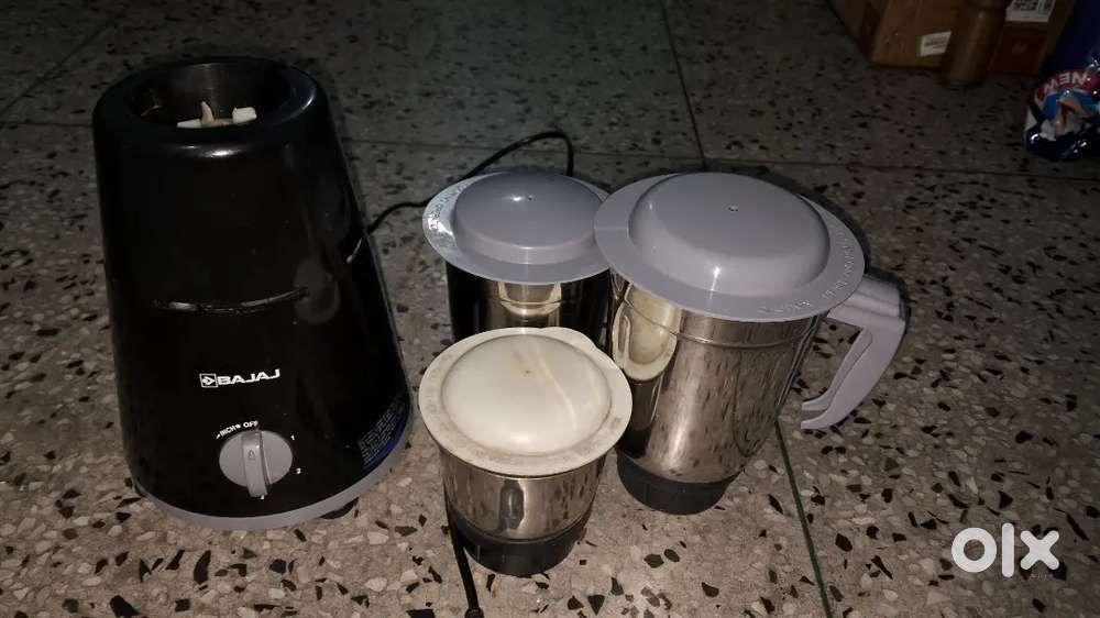 BAJAJ GX1  500W JUICER MIXER GRINDER. (3 JARS  BLACK)