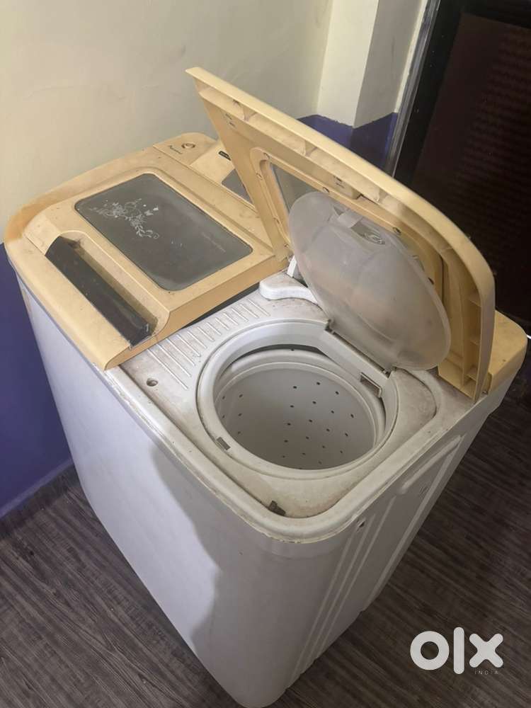 Godreg semi automatic washing machine