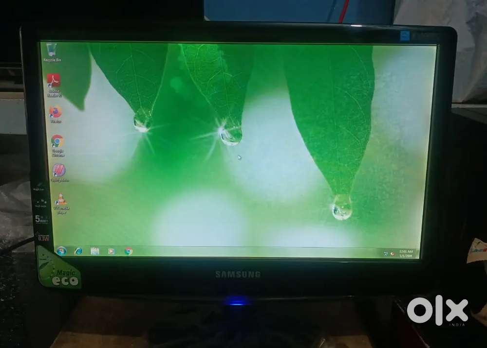 Samsung 19 inch monitor with small shade on display