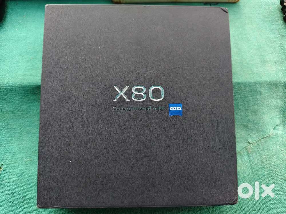 Vivo x80 12/256  . No charger .