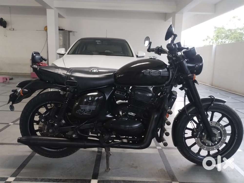 Jawa 42.2 matte black