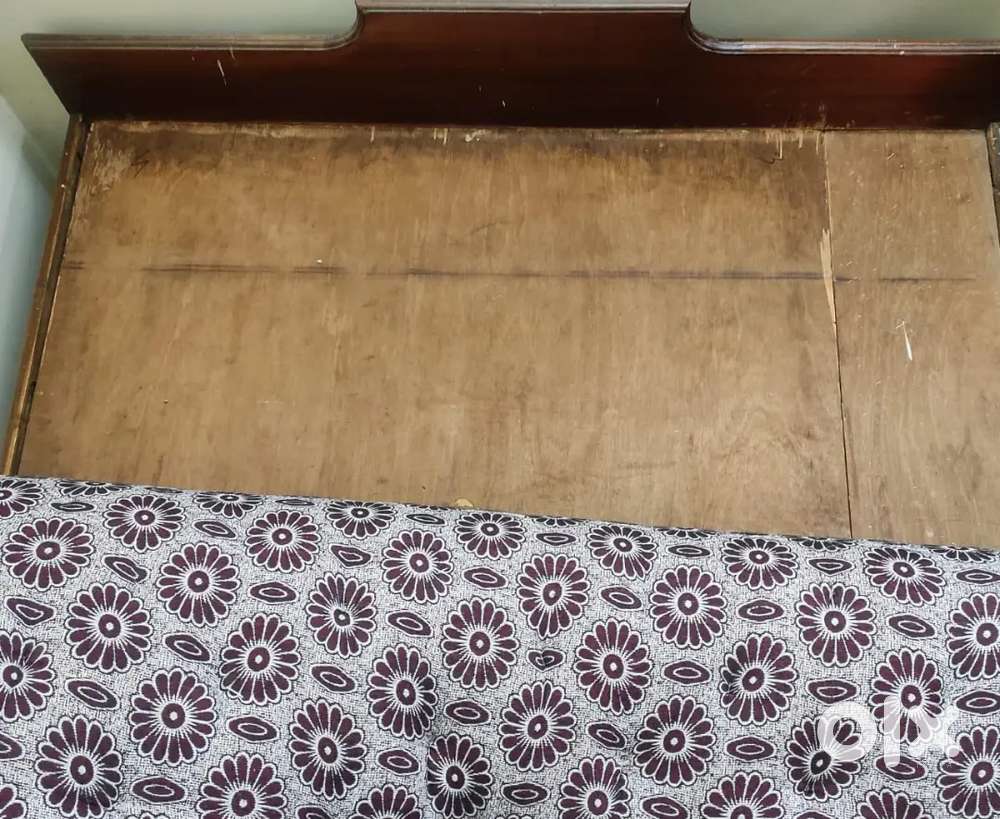 Wooden Double Bed + Mattress (6x5 ft)