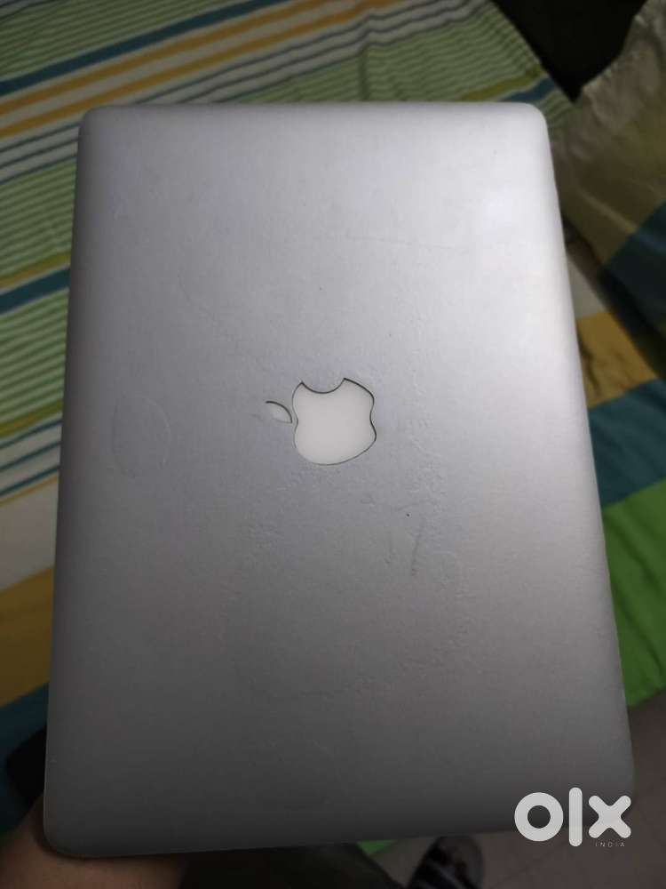 MacBook Air (13-inch, Early 2015) – Intel i5