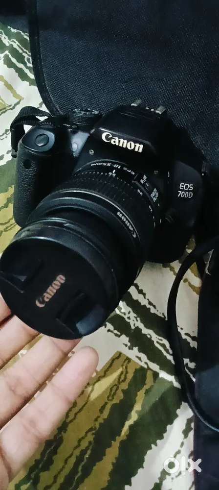Good condition canon 700d urgent sale